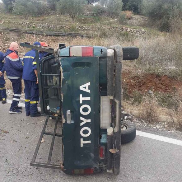 Αγρίνιο: Ανατράπηκε αγροτικό – Στο νοσοκομείο ο ηλικιωμένος οδηγός (Φωτογραφία)