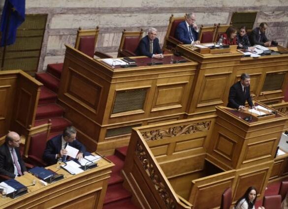 Δοκιμασίες για Νέα Δημοκρατία και ΠΑ.ΣΟ.Κ. σε επτά μέτωπα