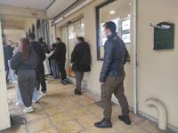 Πάτρα: Στην ουρά για τη χημειοπροφύλαξη μετά τον θάνατο του φοιτητή από μηνιγγίτιδα