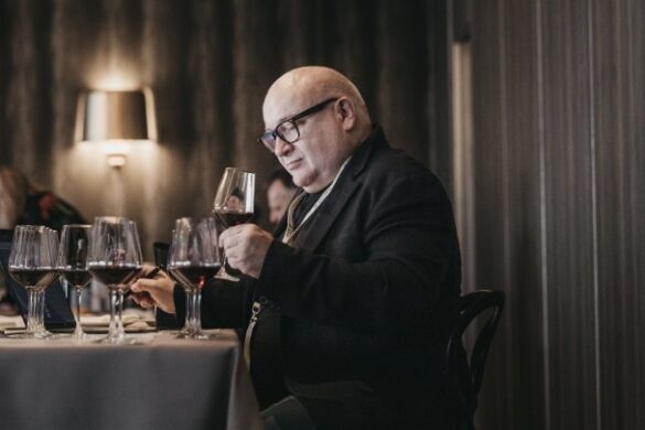 Ρόναν Σέιμπερν (CEO, Court of Master Sommeliers, Europe): «Η Ελλάδα διαθέτει παγκόσμιας κλάσης ποικιλίες σταφυλιών»