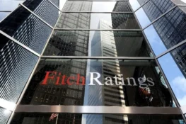 Fitch: Εύσημα στην Ελλάδα για τα στοχευμένα μέτρα στήριξης νοικοκυριών και επιχειρήσεων
