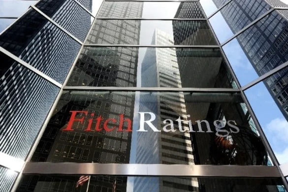Fitch: Εύσημα στην Ελλάδα για τα στοχευμένα μέτρα στήριξης νοικοκυριών και επιχειρήσεων