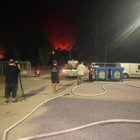 Αιγιάλεια: Σημάδια βελτίωσης στην πυρκαγιά – Μάχη για να μην περάσει τον Φοίνικα