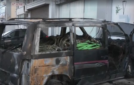 Φωτιά σε επαγγελματικό όχημα στο Περιστέρι – Καταστράφηκε ολοσχερώς