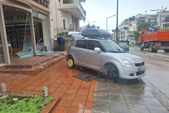 Ι.Χ «καρφώθηκε» σε φούρνο στο Αγρίνιο (ΒΙΝΤΕΟ)