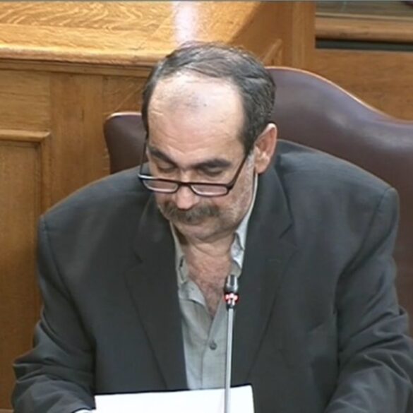«Φραπές»: Ποινική δίωξη για απείθεια στην Εξεταστική – Στις 30 Μαρτίου θα κάτσει στο εδώλιο