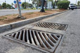 Κρυά Ιτέων: «Ποτάμια» από βοθρολύματα έξω από το 19ο Γυμνάσιο – Οργή κατοίκων για τη νότια παραλιακή ζώνη