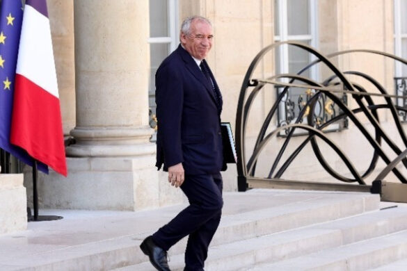 Η Γαλλία αντιμέτωπη με νέα πολιτική κρίση με την αναμενόμενη πτώση της κυβέρνησης του Μπαϊρού