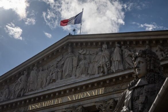 Γαλλία: H Εθνοσυνέλευση απέρριψε σήμερα τις δύο πρότασεις μομφής κατά της κυβέρνησης Λεκορνί