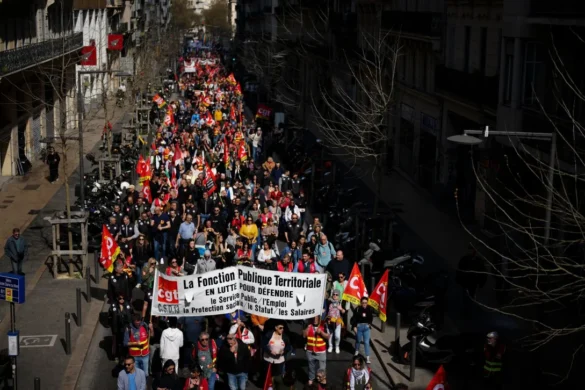 Οι Γάλλοι ετοιμάζονται να «μπλοκάρουν τα πάντα» την Τετάρτη – Στους δρόμους 80.000 αστυνομικοί