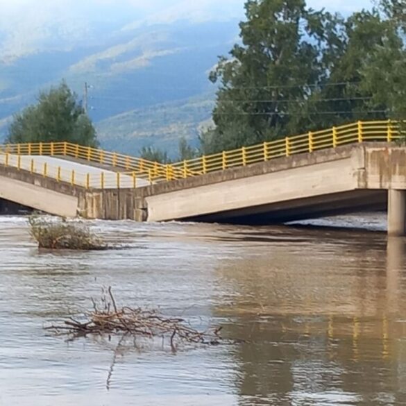 Κατέρρευσε η γέφυρα στον Παλαιόπυργο Λάρισας – Πρόσβαση στην περιοχή μέσω Πυργετού