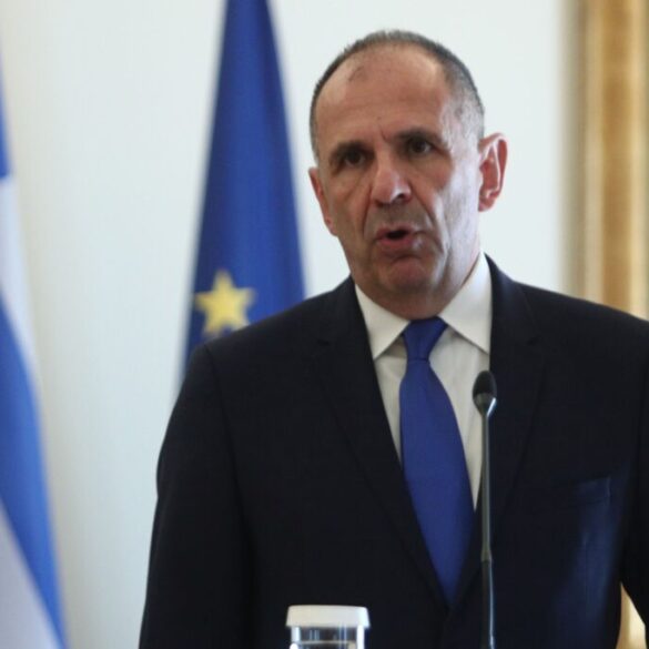 Βουλή: Κατατέθηκε το ν/σ “Παρεμβάσεις στην οργάνωση και τη λειτουργία του Υπουργείου Εξωτερικών”