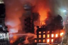 Γλασκώβη: Φωτιά κατέστρεψε τον σιδηροδρομικό σταθμό – Κατέρρευσε μέρος του κτιρίου