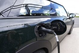 Υβριδικά αυτοκίνητα: Έρχεται παράταση στη διάταξη για το τέλος ταξινόμησης