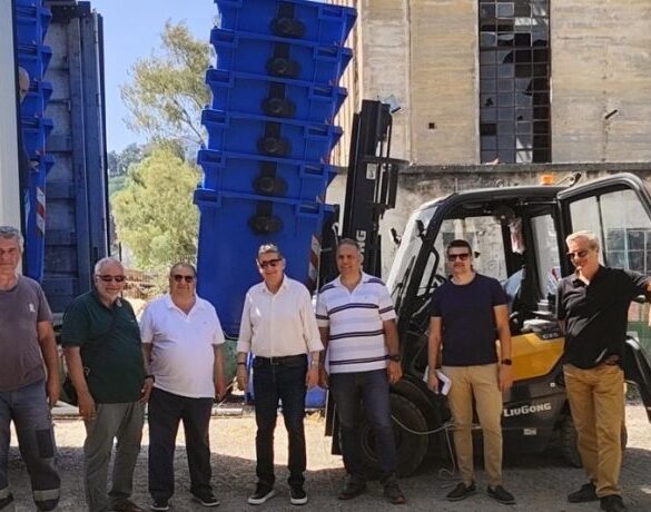 Έδωσε 168 μπλε κάδους ο ΣΥΔΙΣΑ στον δήμο Αιγιαλείας