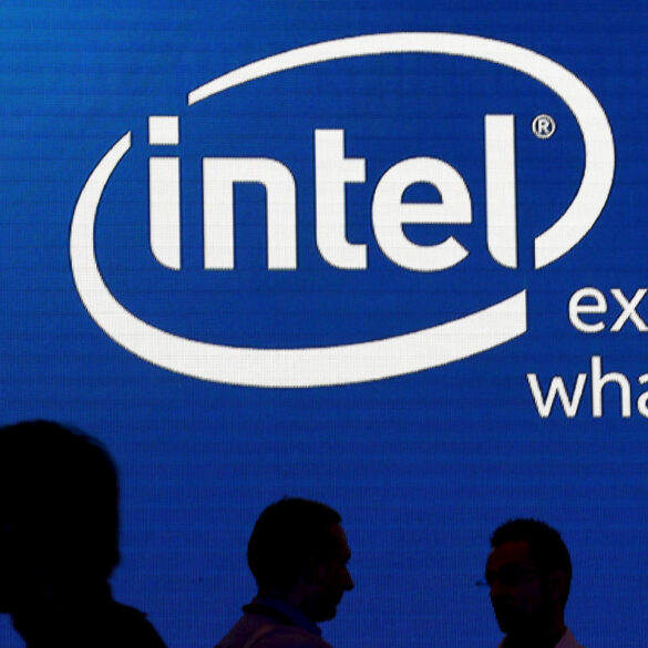 Intel: Επένδυση 80 δισ. δολαρίων για παραγωγή ημιαγωγών στην Ευρώπη