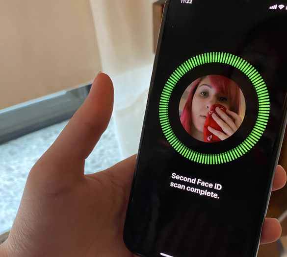 Apple: Αναβάθμιση ξεκλειδώνει τα iPhone χωρίς αφαίρεση της μάσκας