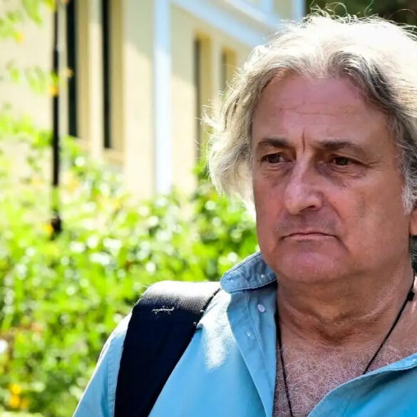 Θάνατος Μαζωνάκη: «Σφίγγα» ο υπνοθεραπευτής – Επιτέθηκε φραστικά σε δημοσιογράφους
