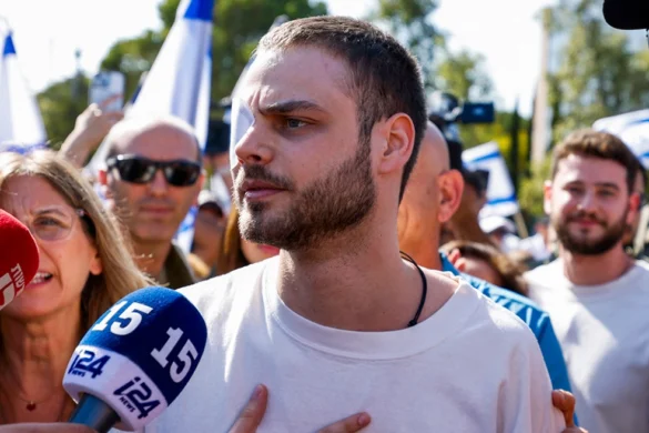 «Με έβαλαν στην κόλαση σε ένα δευτερόλεπτο, έτρωγα σαν σκύλος» – Ισραηλινός όμηρος της Χαμάς περιγράφει τη φρίκη που έζησε για δύο χρόνια