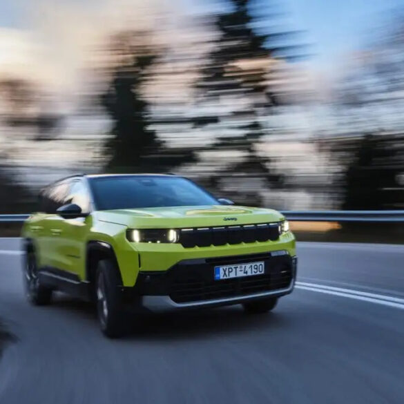 Νέες εκδόσεις Jeep Compass, πιο ισχυρές και με αυτονομία έως 660 χλμ.
