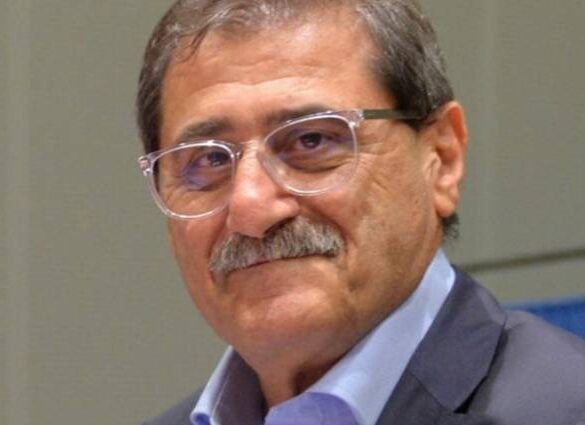 Πρωτοχρονιάτικα κάλαντα στον Δήμαρχο Πατρέων Κώστα Πελετίδη