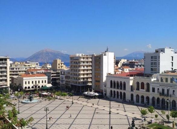 Καιρός: Κυριακή με 32 βαθμούς αλλά και βροχές -Ποιες περιοχές θα επηρεαστούν, πού θα είναι καλοκαίρι