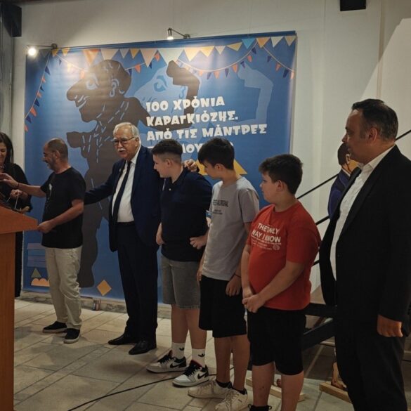 Εγκαινιάστηκε στα Καλάβρυτα η έκθεση για τα 100 χρόνια του Θεάτρου Σκιών