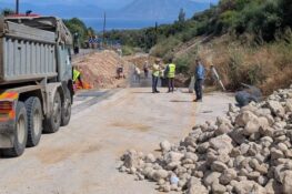 Σε εξέλιξη οι εργασίες διαπλάτυνσης της παράκαμψης στην Καλλιθέα Πατρών
