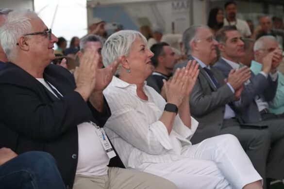 Ο πρόεδρος του Ιστιοπλοϊκού Πατρών στην τελετή έναρξης του «ILCA 6 Master Worlds»