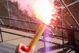 Δυτική Ελλάδα: Μπήκε στο γήπεδο με καπνογόνα