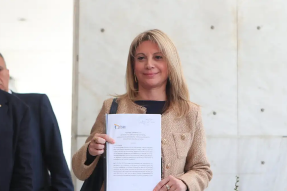 Στον Άρειο Πάγο η Μαρία Καρυστιανού: Κατέθεσε την ιδρυτική διακήρυξη και 650 υπογραφές