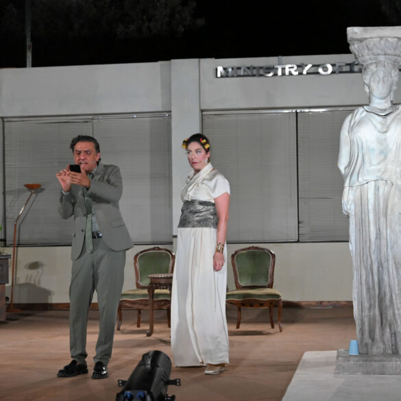Η «Καρυάτιδα» του Γιώργου Καπουτζίδη καθήλωσε το κοινό της Πάτρας