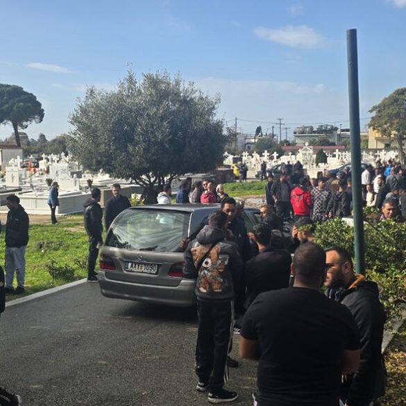 Πάτρα – ΤΩΡΑ: Θρήνος στην κηδεία του 30χρονου (ΔΕΙΤΕ ΒΙΝΤΕΟ)
