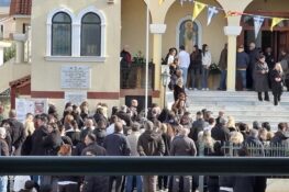 Πάτρα: Όλοι «λύγισαν» στην κηδεία της 17χρονης Αγγελικής