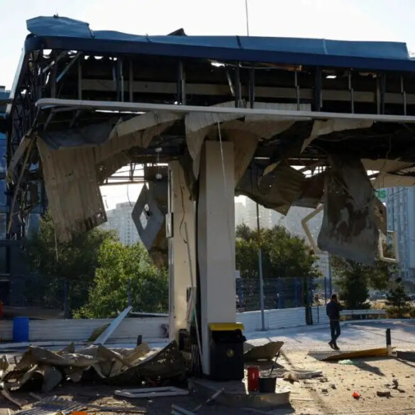 Ουκρανία: Ρωσικά χτυπήματα σε πρατήριο καυσίμων και αποθήκες στο Κίεβο