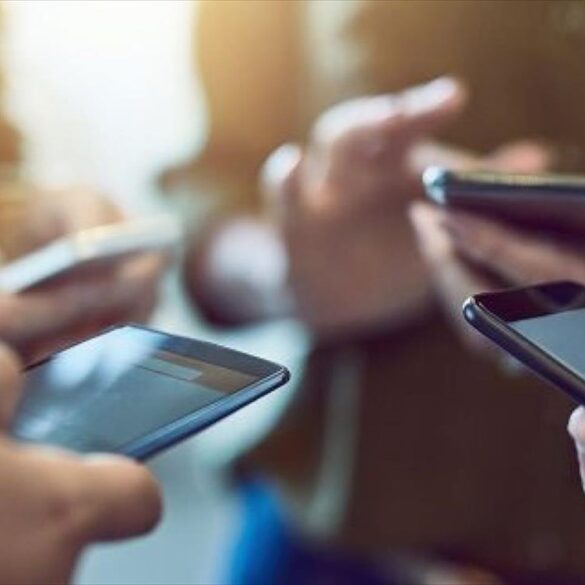 Voucher για smartphone: Ποιοι δικαιούνται την ενίσχυση ύψους έως 70 ευρώ για αγορά