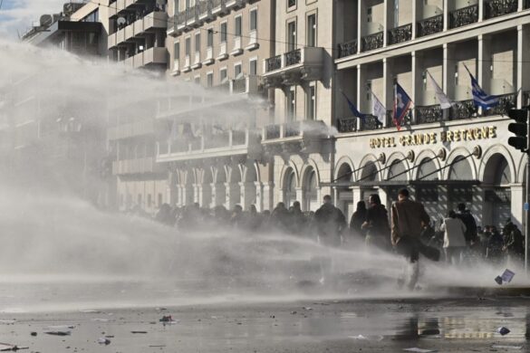ΚΚΕ : Η κυβέρνηση έχει την απόλυτη ευθύνη για το όργιο καταστολής στη μεγαλειώδη συγκέντρωση