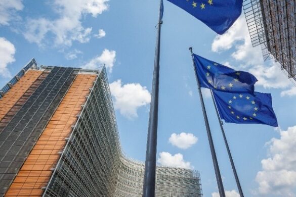 Κομισιόν: Πρόστιμο στην πλατφόρμα «Χ» 120 εκατ. ευρώ για το «μπλε σήμα» και τις «παραπλανητικές διαφημίσεις»