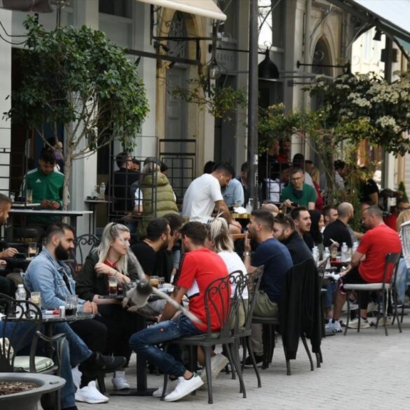 Τη διατήρηση του ΦΠΑ στο 13% σε καφέ και μη αλκοολούχα ζητά η ΠΟΕΣΕ