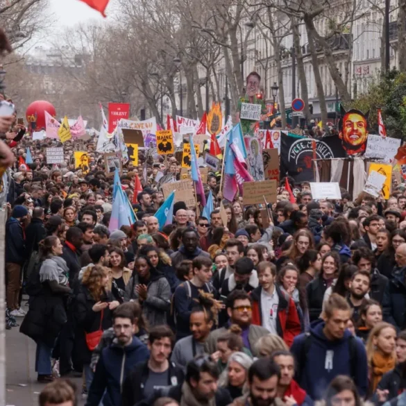 Υπηρεσιακός πρωθυπουργός ή εκλογές: Οι επιλογές Μακρόν μπροστά στην πτώση της κυβέρνησης Μπαϊρού