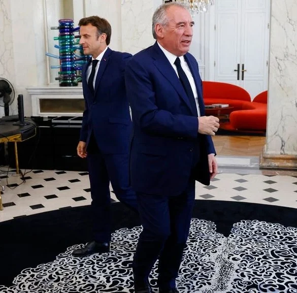Ο Μακρόν χωρίς άσσο στο μανίκι μπροστά στο αδιέξοδο Μπαϊρού: Τα spreads ανεβαίνουν, το ΔΝΤ καραδοκεί