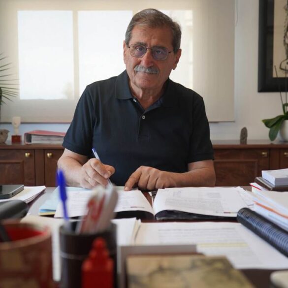 O Δήμαρχος Πατρέων Κ. Πελετίδης υπέγραψε τη σύμβαση για την ανάπλαση της πλατείας Γεωργίου