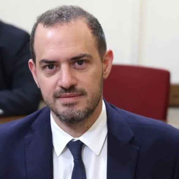 Στο Ιπποκράτειο διακομίστηκε ο αναπληρωτής υπουργός Μεταφορών Γιώργος Κώτσηρας