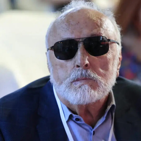 Ο Κουρουμπλής δηλώνει στέλεχος ΕΛΑΣ – Ενόχληση στην Αμαλίας