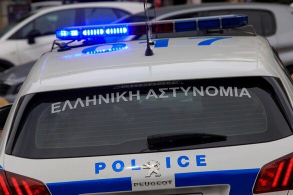 Πάτρα: Αγροτικό όχημα προσέκρουσε σε δύο σταθμευμένα ΙΧ στο κέντρο