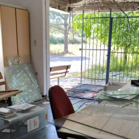 Δυτική Ελλάδα: Ξήλωσαν μέχρι και τα αλουμίνια από το ΚΤΕΟ Αγρινίου