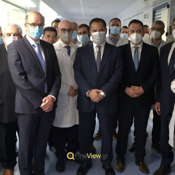 Επίσκεψη Γεωργιάδη στο Λαϊκό – Συναντήθηκε με την 23χρονη που έλαβε μόσχευμα από τον πατέρα της