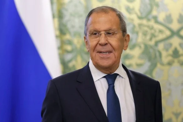 Λαβρόφ : Οι δηλώσεις Μακρόν για γαλλική «πυρηνική ομπρέλα» συνιστούν απειλή για τη Μόσχα