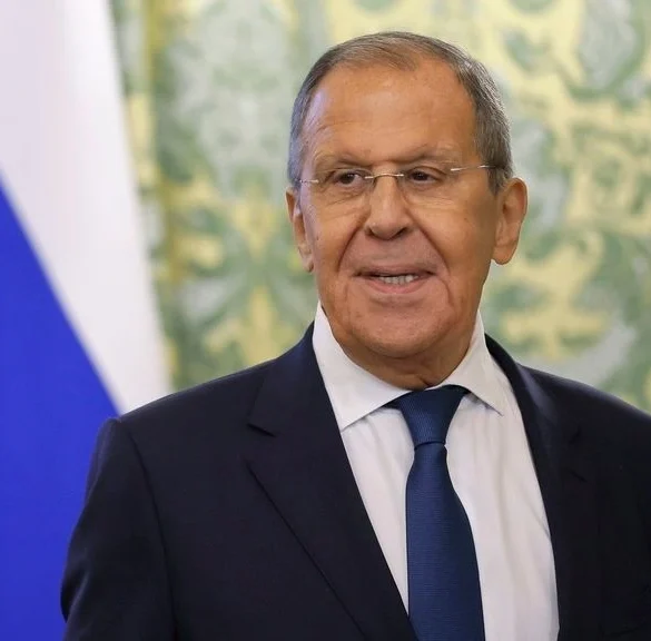 Λαβρόφ : Οι δηλώσεις Μακρόν για γαλλική «πυρηνική ομπρέλα» συνιστούν απειλή για τη Μόσχα