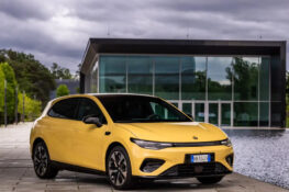 Το πρώτο σπορ ηλεκτρικό της Leapmotor είναι το νέο C-hatchback B05